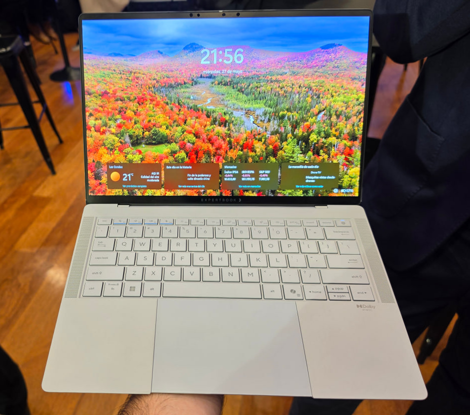 ASUS ExpertBook Ultra X9 vPro en color Morn Grey (gris claro). | Créditos: Pisapapeles