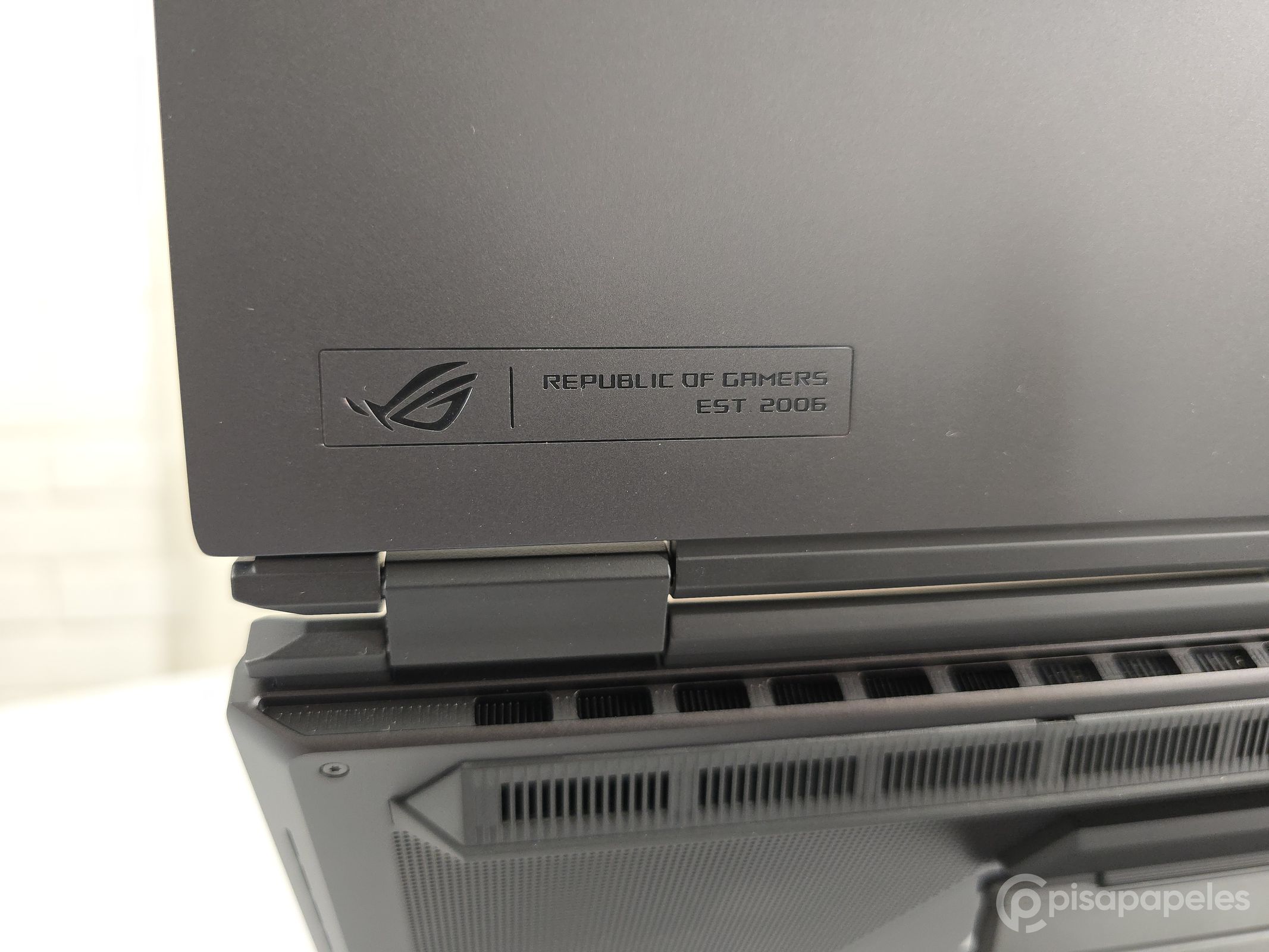 ASUS ROG Zephyrus Duo 2026 - Pisapapeles foto 14