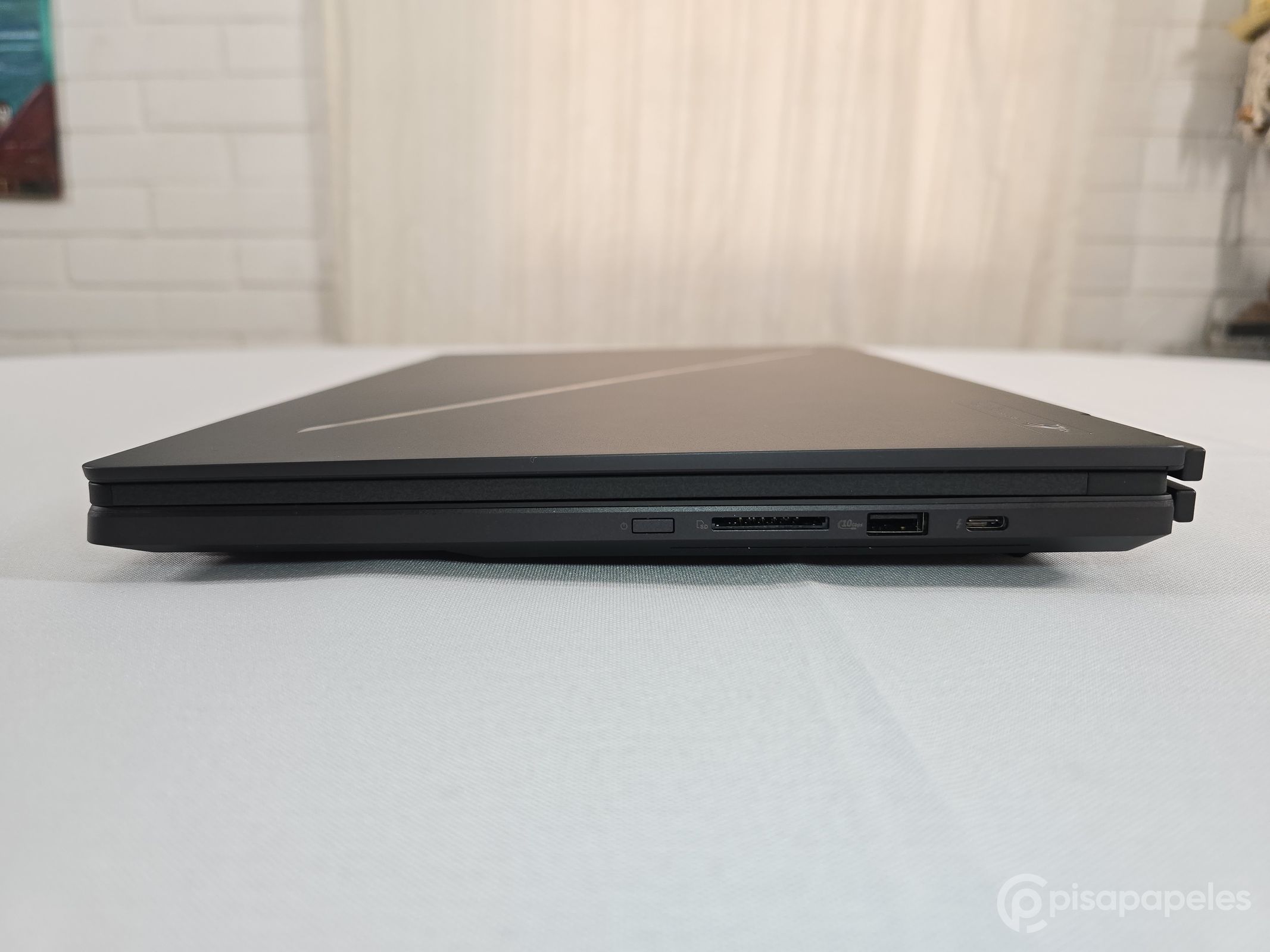ASUS ROG Zephyrus Duo 2026 - Pisapapeles foto 28