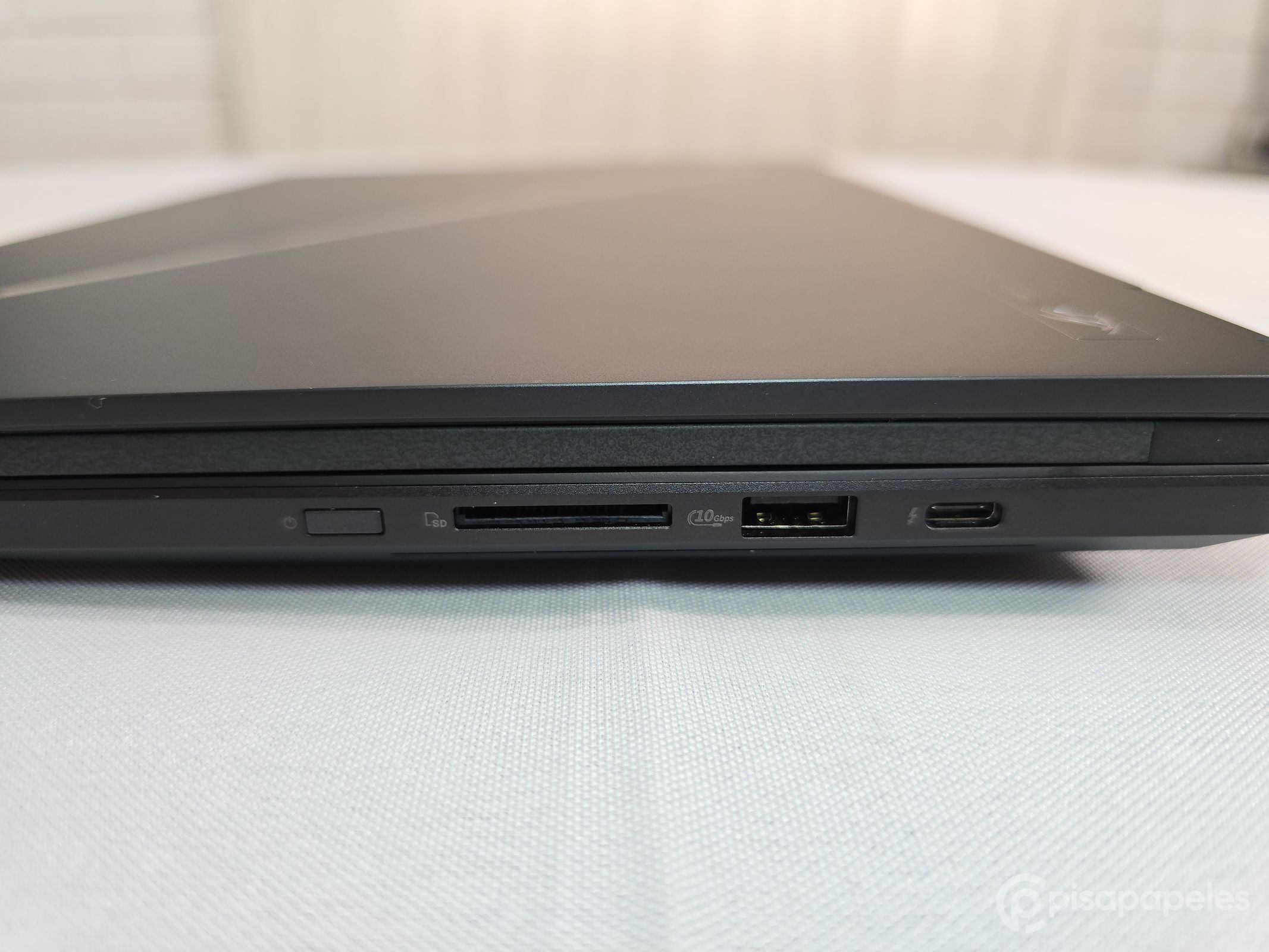ASUS ROG Zephyrus Duo 2026 - Pisapapeles foto 29