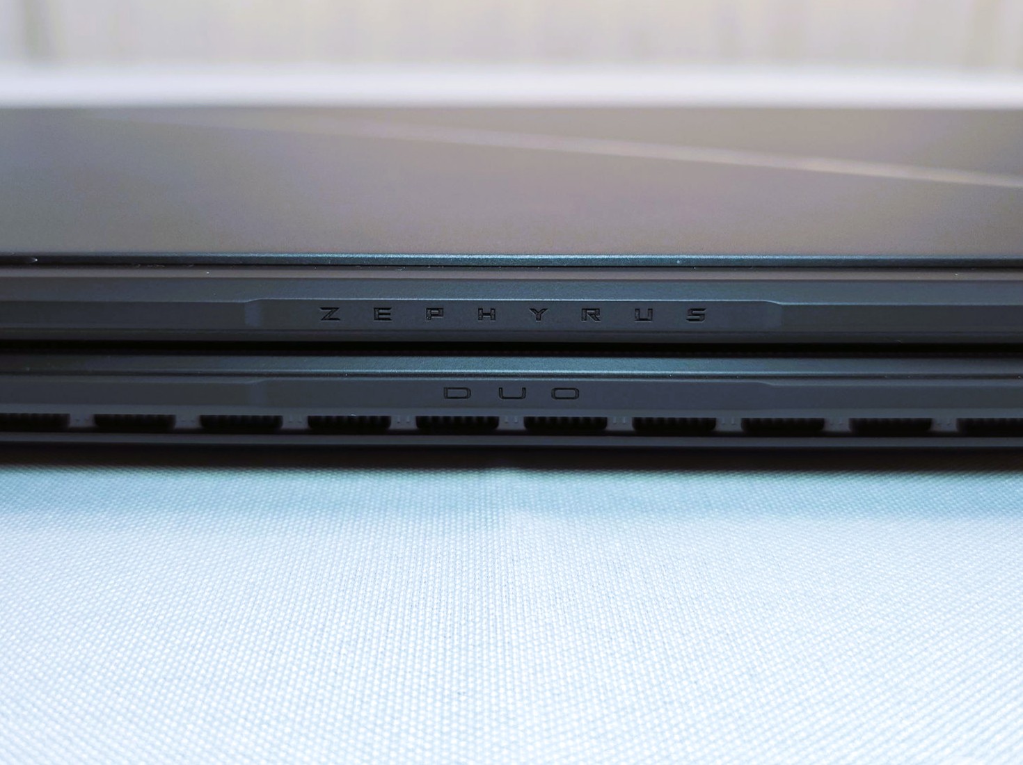 ASUS ROG Zephyrus Duo 2026 - Pisapapeles foto 31 - copia