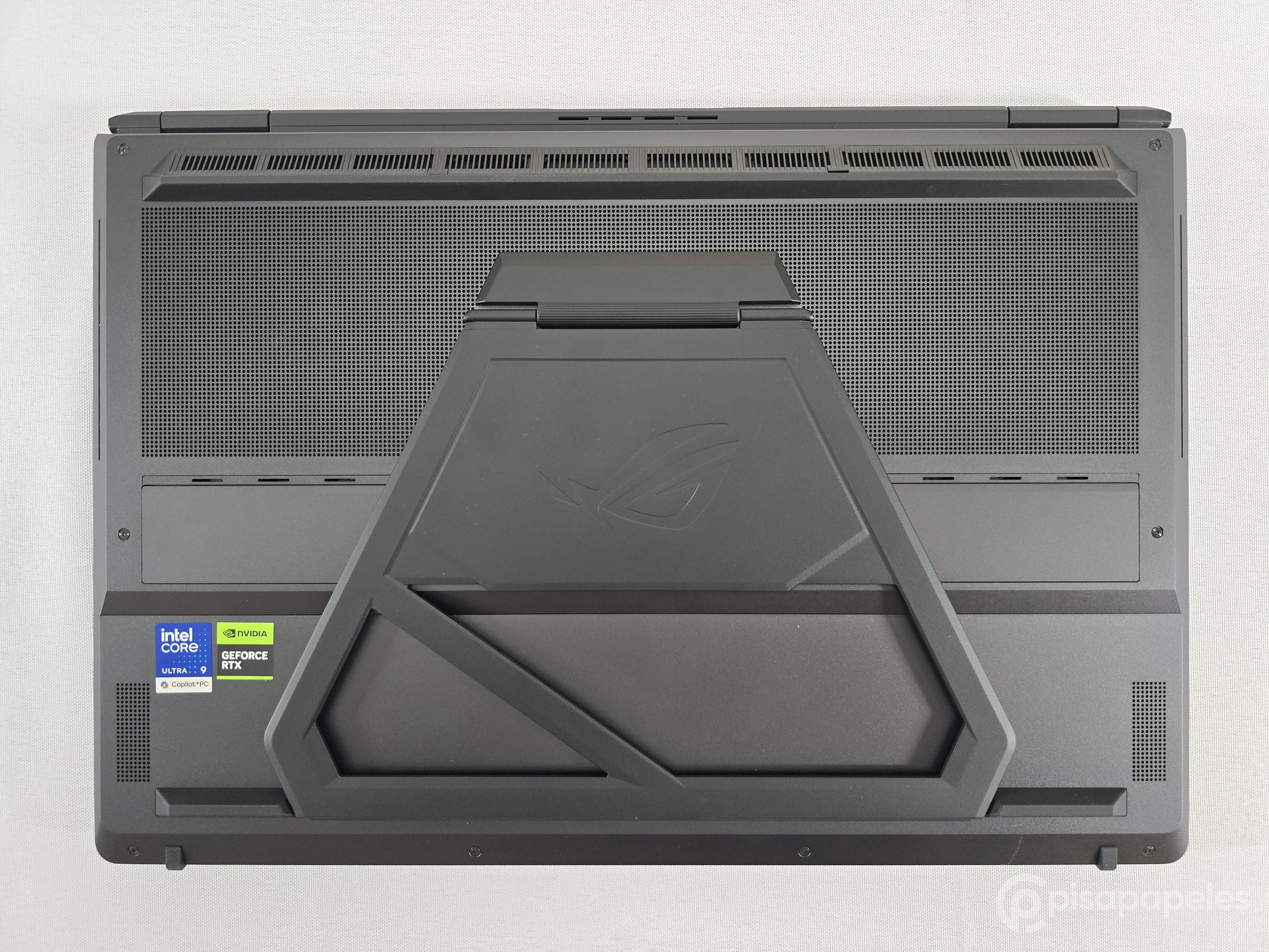 ASUS ROG Zephyrus Duo 2026 - Pisapapeles foto 32