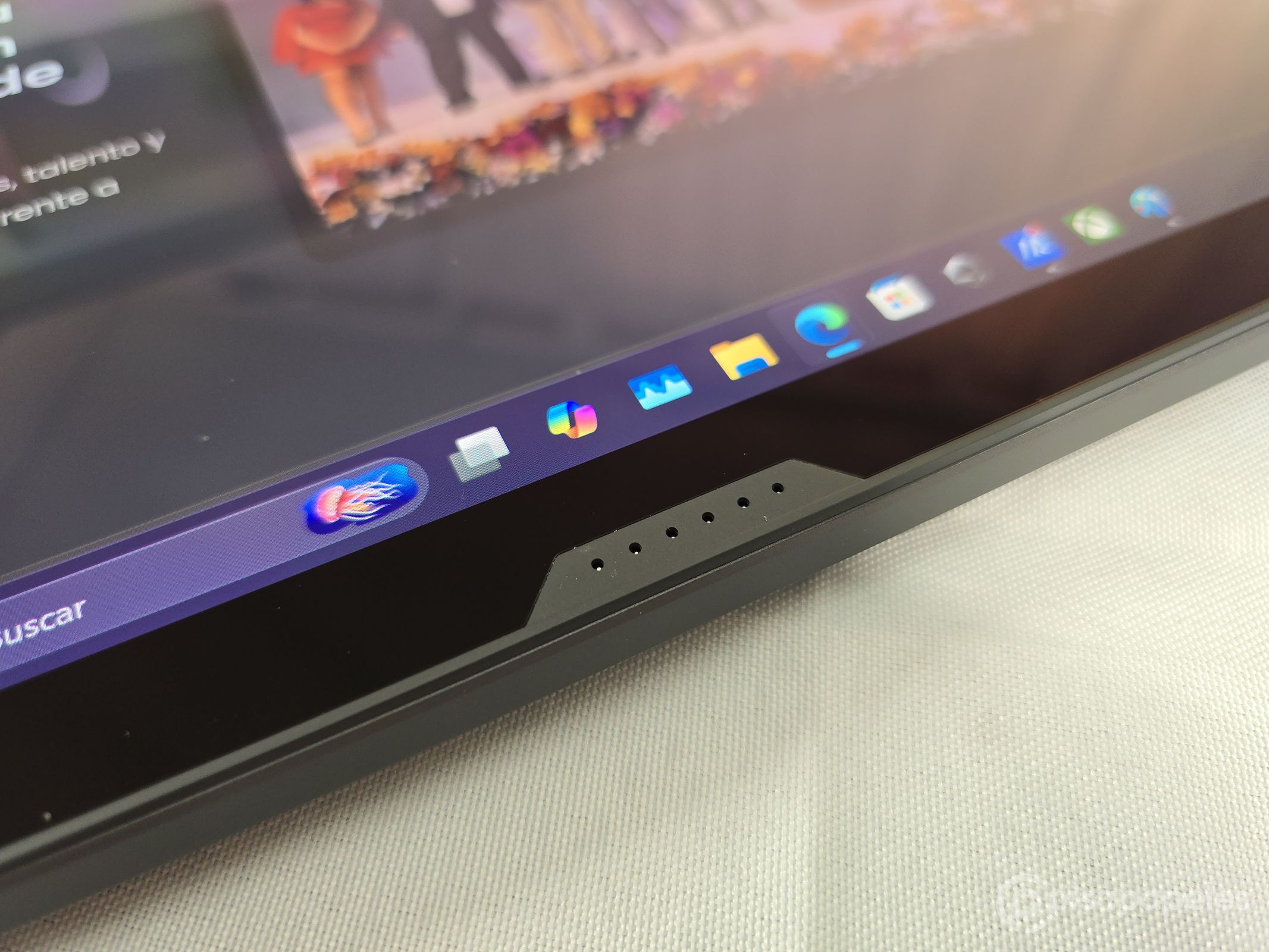 ASUS ROG Zephyrus Duo 2026 - Pisapapeles foto 43