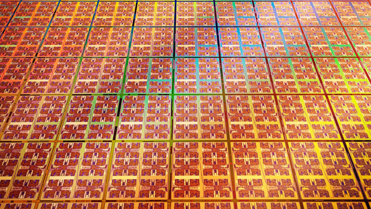Sección ampliada de una oblea de silicio Intel Xeon 6+.