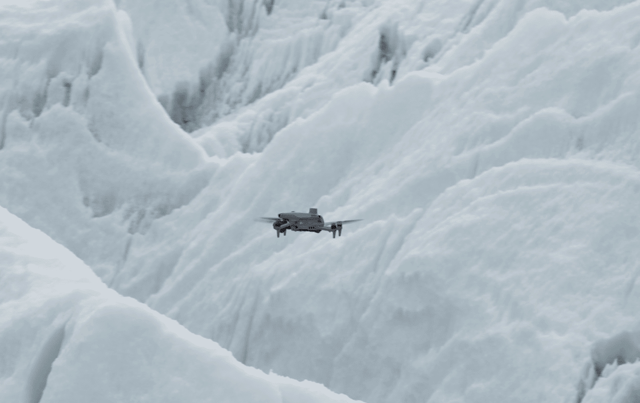 El DJI Matrice 4E sobrevoló la cascada de hielo del Khumbu durante una misión de cartografía a gran altitud. | Créditos: DJI