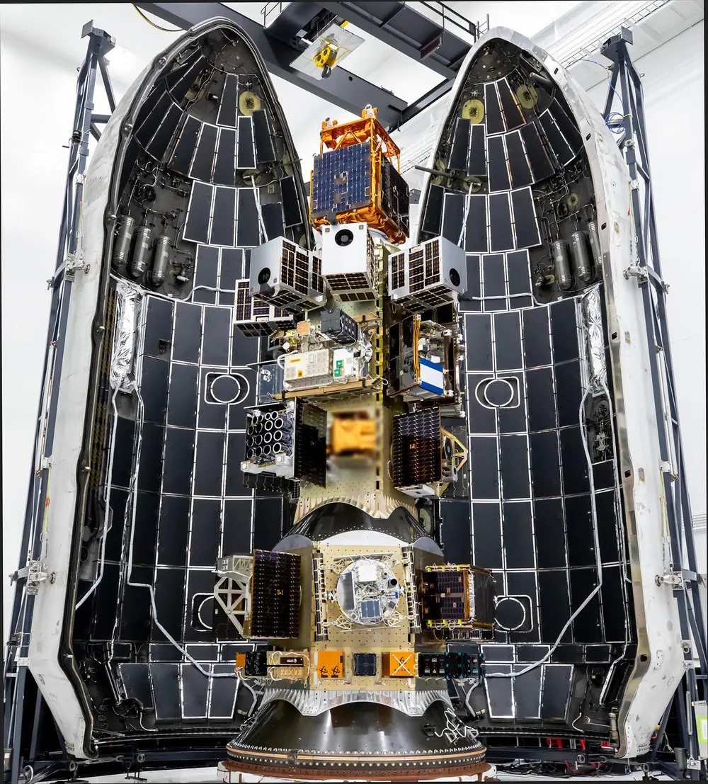 Satélites integrados en la carga enviada a órbita para el programa FireSat. | Créditos: SpaceX | Vía Google