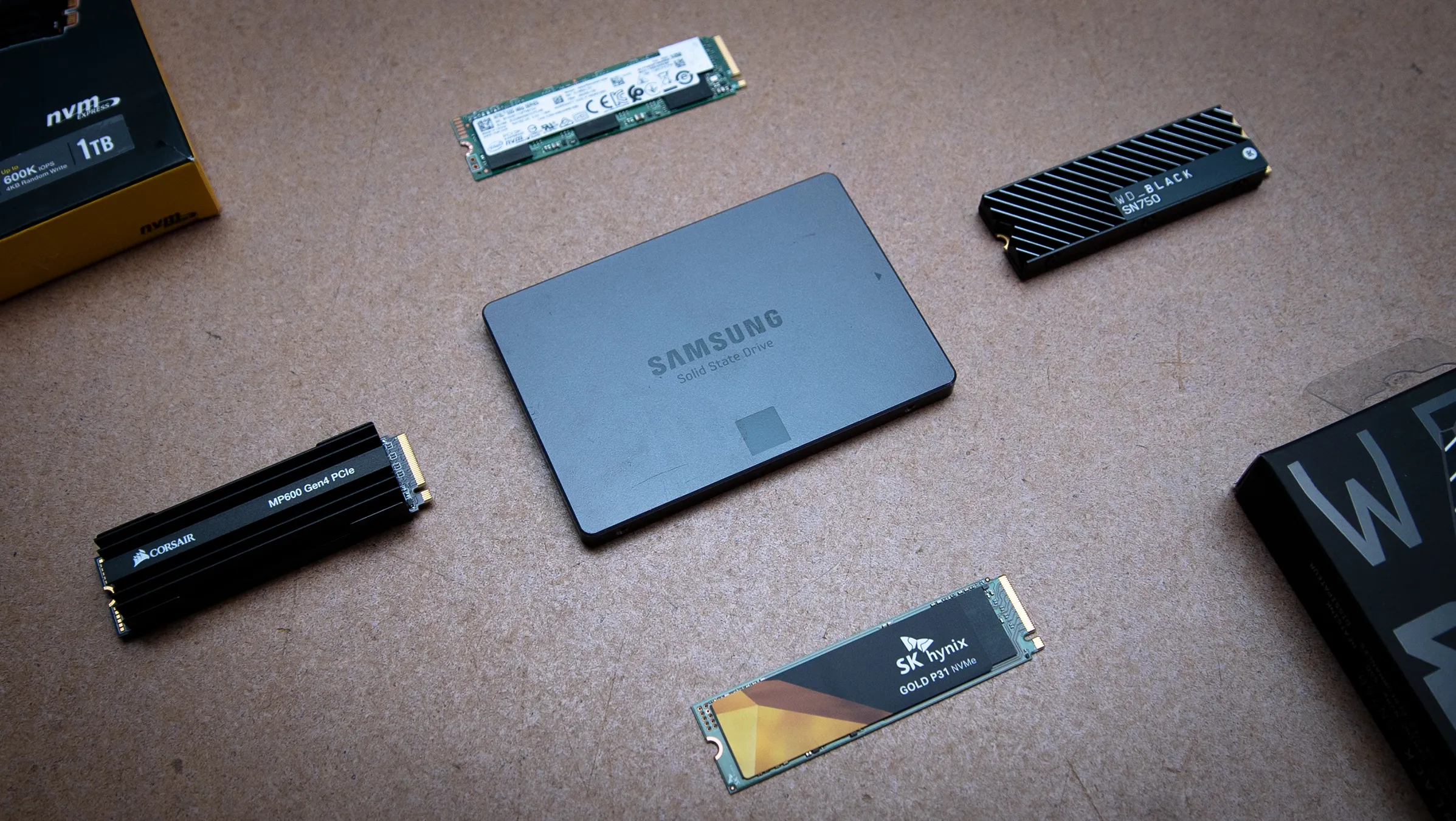 SSD PCIe 5.0 vs SSD SATA en videojuegos foto portada