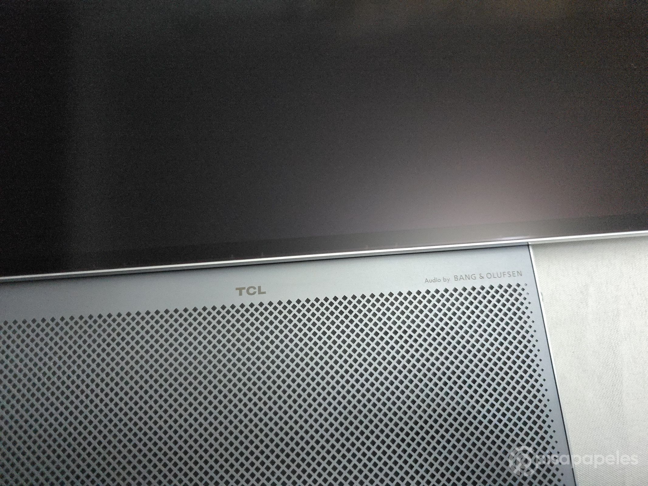 TCL 32X3A OLED+ - Pisapapeles foto 04