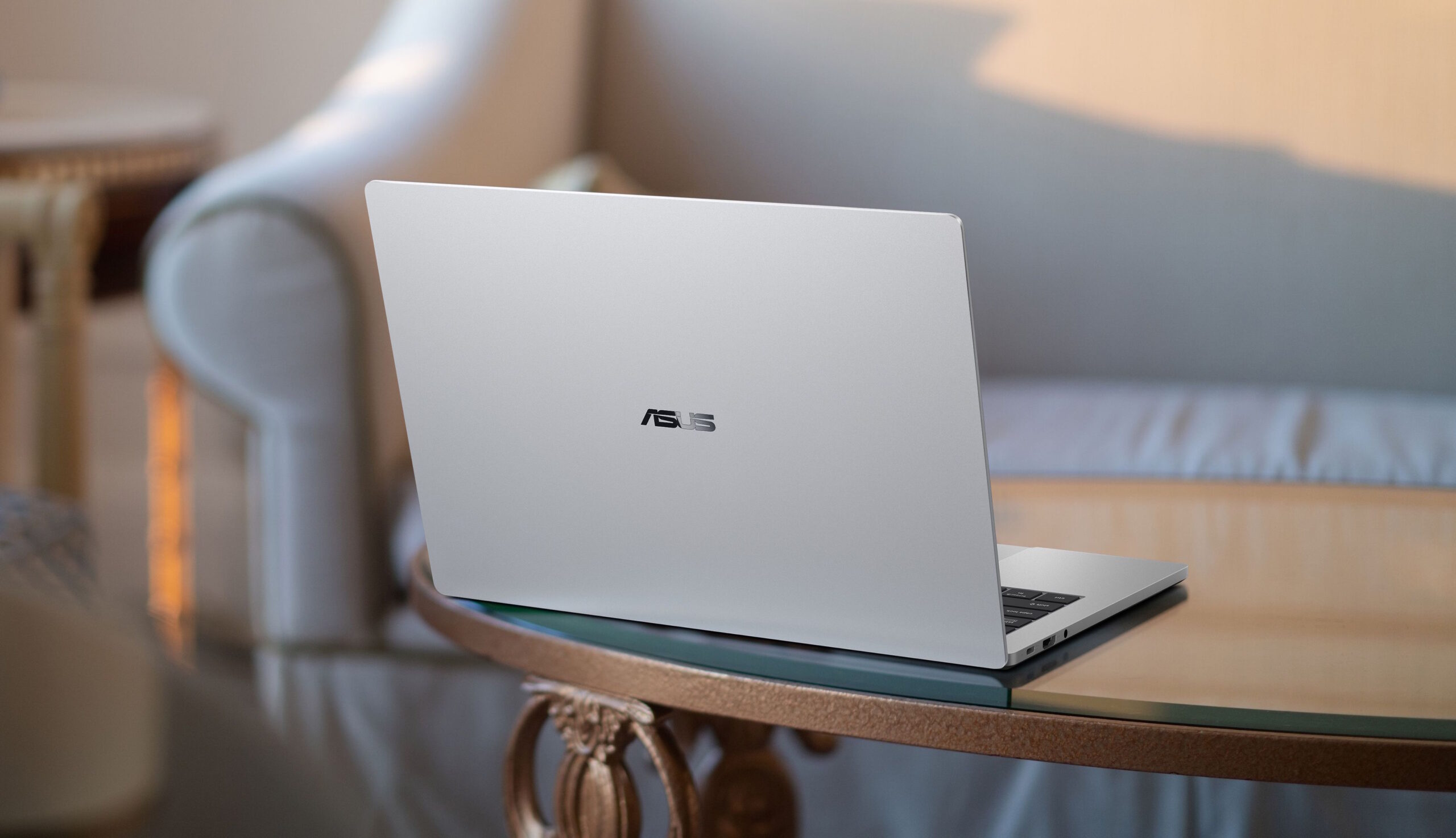 Asus ExpertBook A7