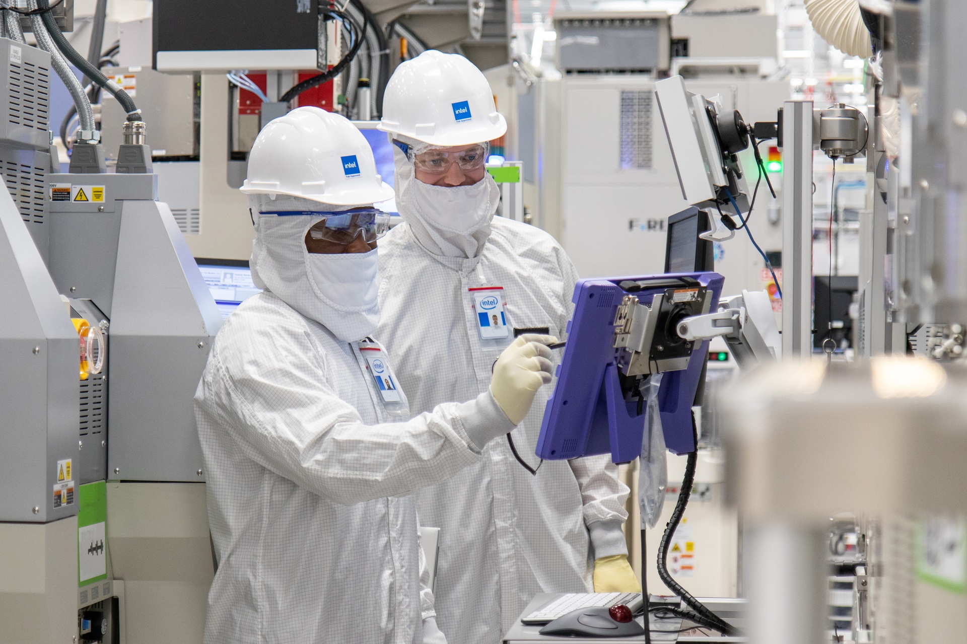 Intel usa IA en sus fábricas de chips foto portada