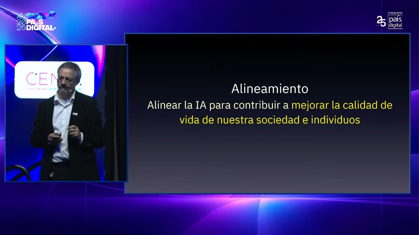 Álvaro Soto, entonces director de CENIA, plantea si una mayor automatización y productividad mejoran la calidad de vida de las personas durante el Summit País Digital 2026. | Créditos: País Digital